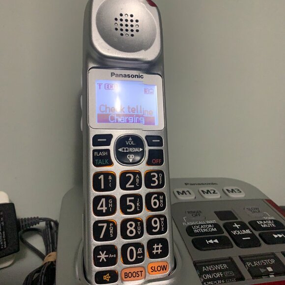 Panasonic KX-TGM450 Amplified Cordless Phone Answering Machine Call Display - Picture 2 of 5